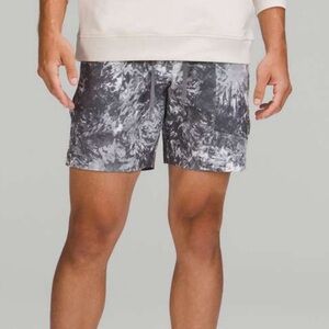Lululemon Bowline Short 8" Ventlight Mesh
Marshland Grey Multi L  EXCELLENT